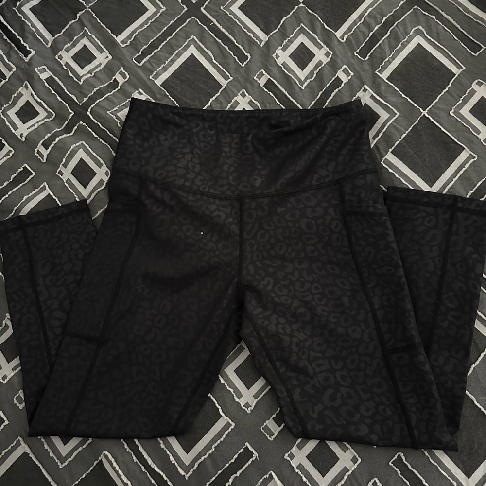 CVG Capri leopard print leggings